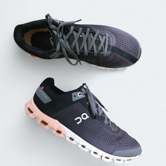 On Cloudflow Rock/Rose Running Shoe Womens Size 9.5 - Picture 1 of 7
